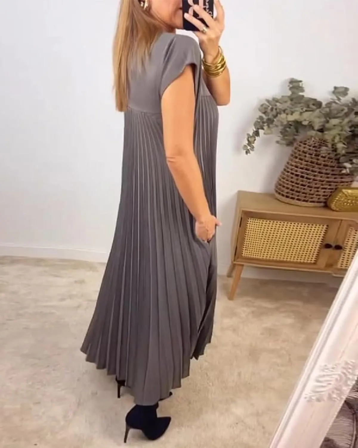 Women's Summer Pleated Maxi Dress 2024 Casual Cap Sleeve Loose Fit Flowy Long Dresses with Pockets